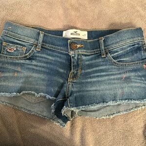 Hollister denim paint splatter denim jean shorts size 5/27